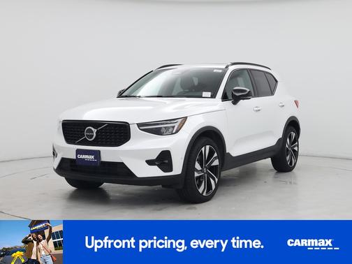 2025 Volvo XC40 B5 Plus Dark Theme