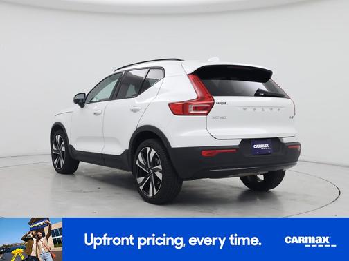 2025 Volvo XC40 B5 Plus Dark Theme