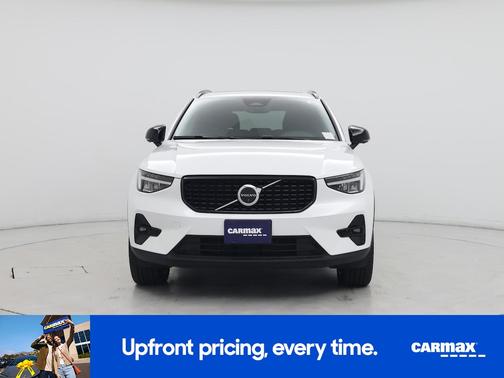 2025 Volvo XC40 B5 Plus Dark Theme