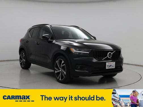 2022 Volvo XC40 T5 R-Design