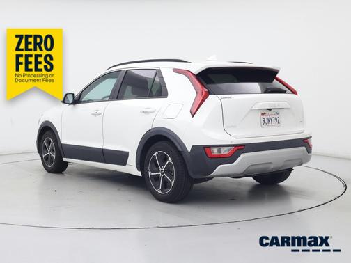 White 2023 Kia Niro EX