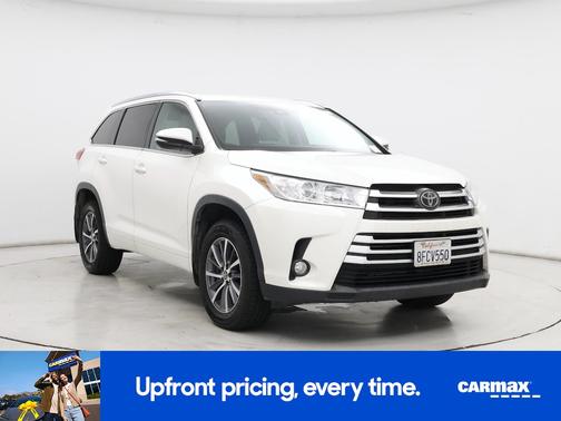 White 2018 Toyota Highlander XLE