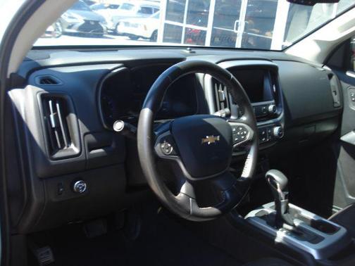 Summit White 2022 Chevrolet Colorado LT