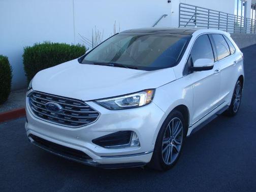 White Platinum Metallic Tri-Coat 2019 Ford Edge Titanium