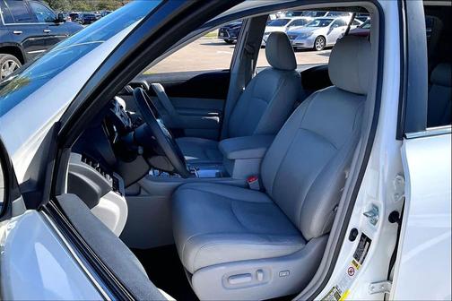 2013 Toyota Highlander SE