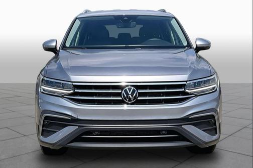 Pyrite Silver Metallic 2024 Volkswagen Tiguan 2.0T SE