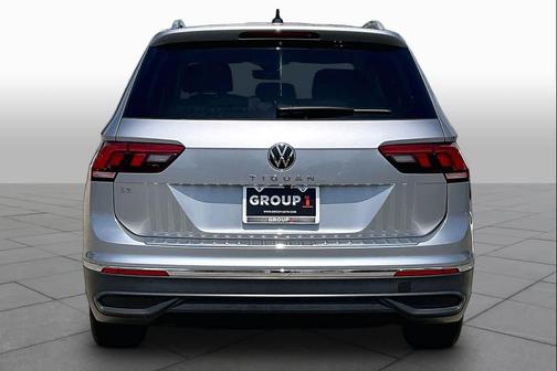 Pyrite Silver Metallic 2024 Volkswagen Tiguan 2.0T SE