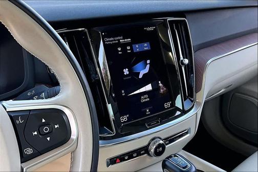 2021 Volvo S60 T5 Momentum