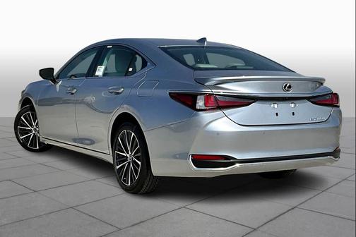 2025 Lexus ES 300h Base