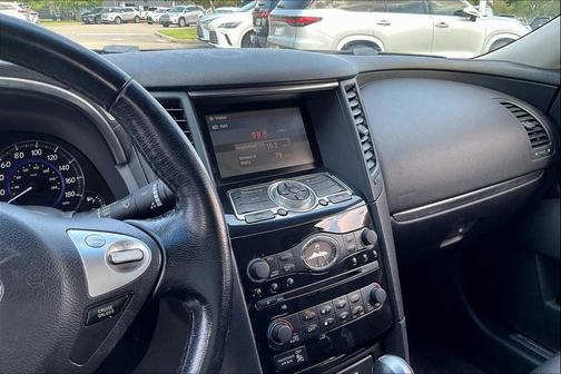2017 INFINITI QX70 Base