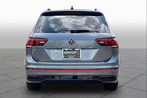 Platinum Gray Metallic 2022 Volkswagen Tiguan 2.0T SE R-Line Black