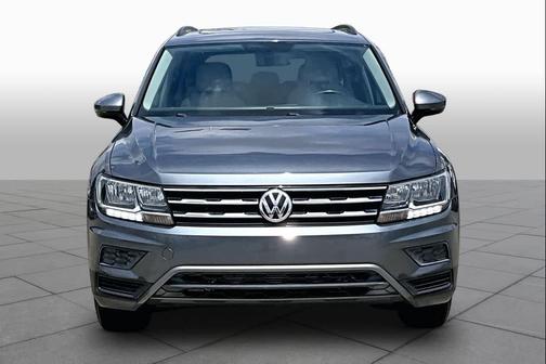 Platinum Gray Metallic 2019 Volkswagen Tiguan 2.0T SE