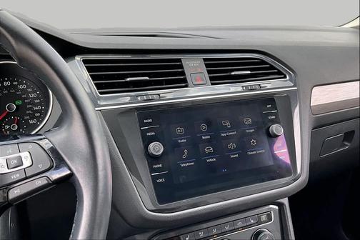 Platinum Gray Metallic 2019 Volkswagen Tiguan 2.0T SE