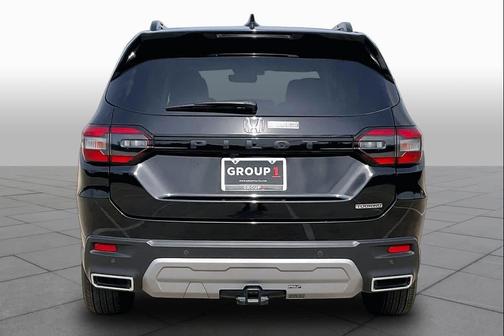 Crystal Black Pearl 2023 Honda Pilot Touring 8-Passenger