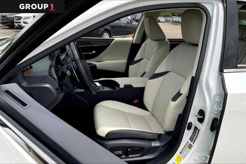 2025 Lexus ES 300h Base