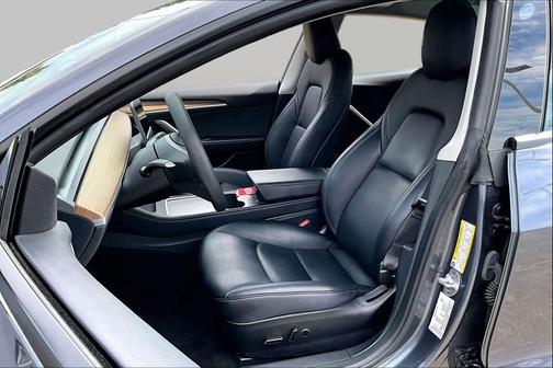 Midnight Silver Metallic 2023 Tesla Model 3 Standard Range