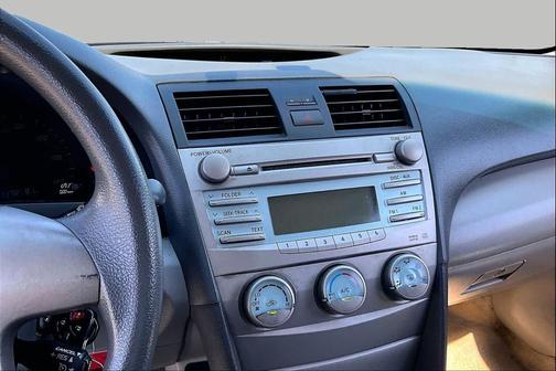 Classic Silver Metallic 2009 Toyota Camry LE