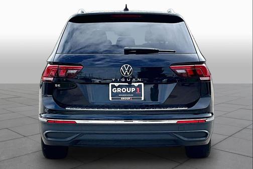 Deep Black Pearl 2023 Volkswagen Tiguan 2.0T SE