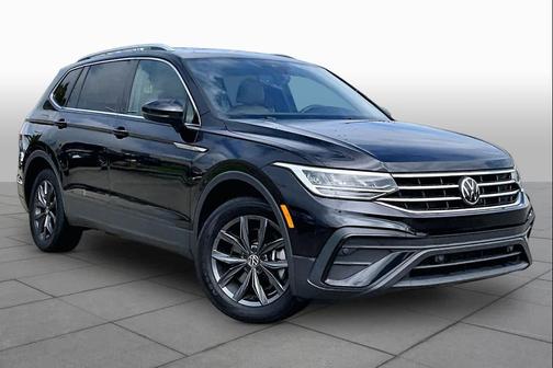 Deep Black Pearl 2023 Volkswagen Tiguan 2.0T SE