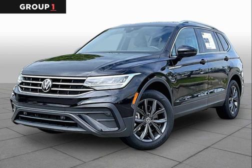 Deep Black Pearl 2023 Volkswagen Tiguan 2.0T SE