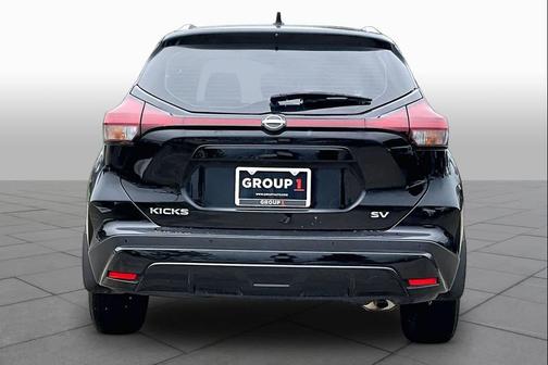 Super Black 2024 Nissan Kicks SV