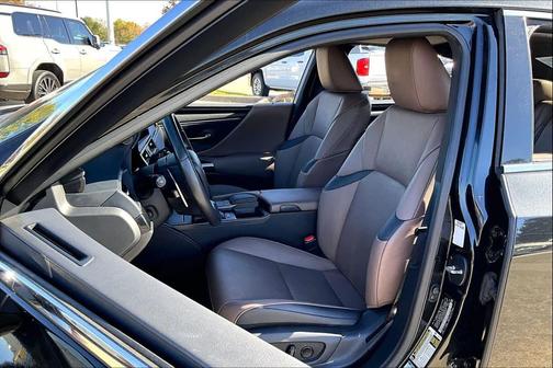 2022 Lexus ES 250 Base