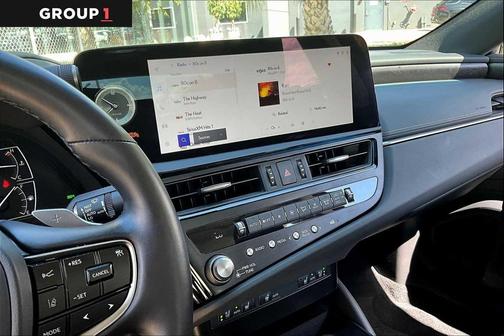 2025 Lexus ES 300h Base