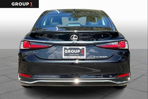 2025 Lexus ES 300h Base