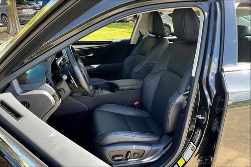 2025 Lexus ES 300h Base