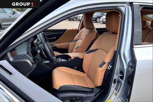 2025 Lexus ES 300h Base