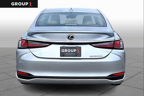 2025 Lexus ES 300h Base