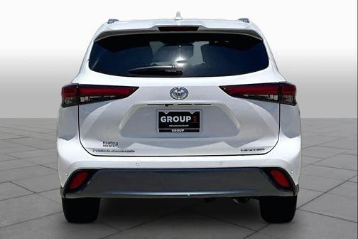 Blizzard Pearl 2021 Toyota Highlander Limited