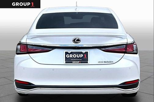 Eminent White Pearl 2021 Lexus ES 300h Base