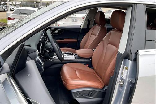 2022 Audi Q8 55 Premium Plus