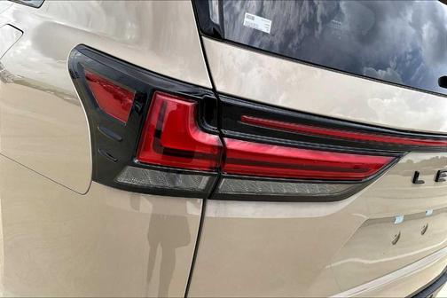 2025 Lexus LX 700h Overtrail