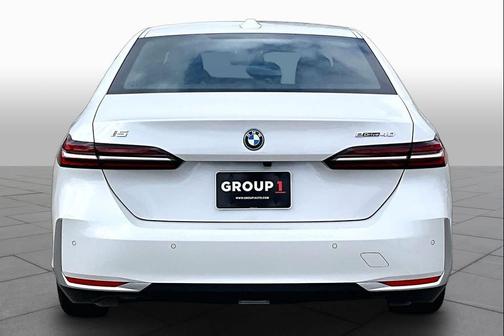 Mineral White Metallic 2025 BMW i5 eDrive40