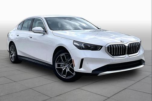 Mineral White Metallic 2025 BMW i5 eDrive40