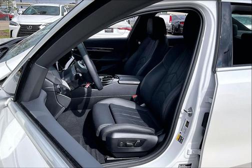 Mineral White Metallic 2025 BMW i5 eDrive40