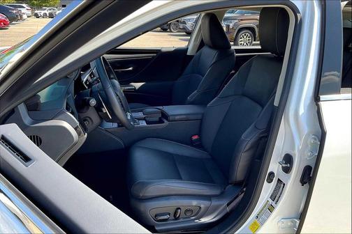 2022 Lexus ES 350 Base