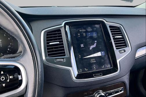 717/Black 2019 Volvo XC90 T6 Momentum