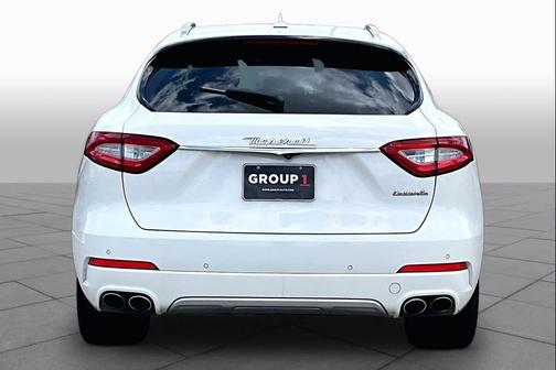 Bianco 2017 Maserati Levante S
