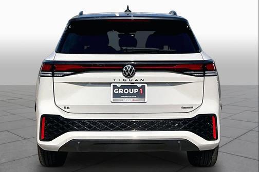 Sandstone 2025 Volkswagen Tiguan 2.0T SE R-Line Black 4MOTION