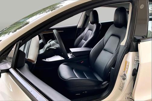 Pearl White Multi-Coat 2023 Tesla Model 3 Standard Range
