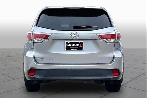 Silver Sky Metallic 2016 Toyota Highlander LE