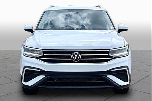 Pure White 2024 Volkswagen Tiguan 2.0T SE