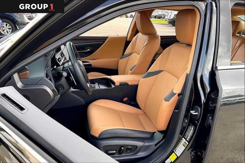 2025 Lexus ES 300h Base