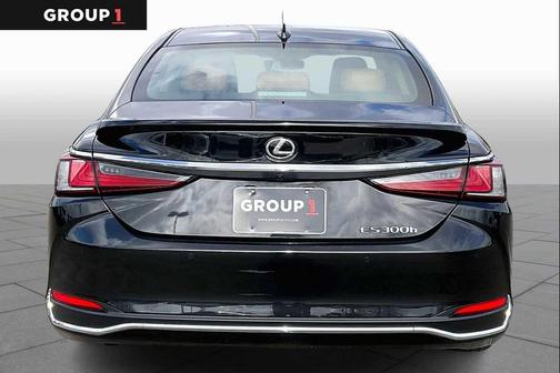 2025 Lexus ES 300h Base