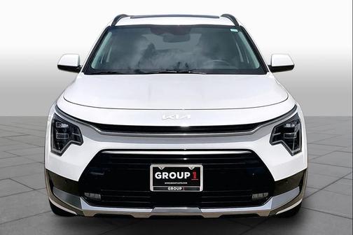 Snow White Pearl 2024 Kia Niro Touring