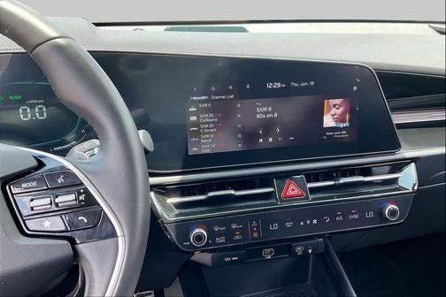 Snow White Pearl 2024 Kia Niro Touring