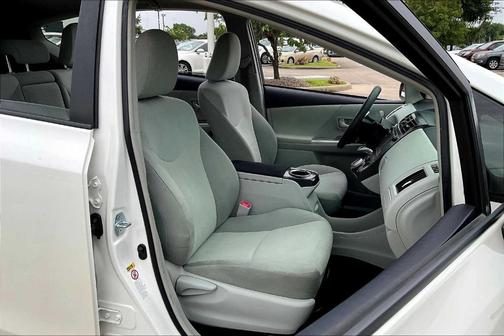 2014 Toyota Prius v Five